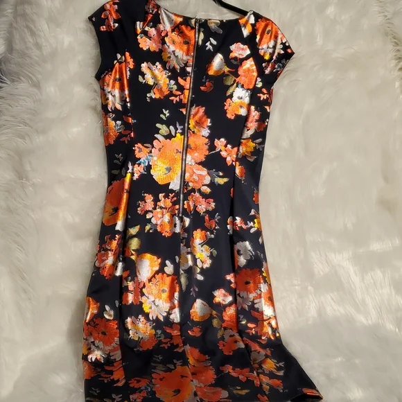 Beige By Eci Sz 4 Floral with Metallic looking flowers. BEAUTIFUL dress - Picture 11 of 15